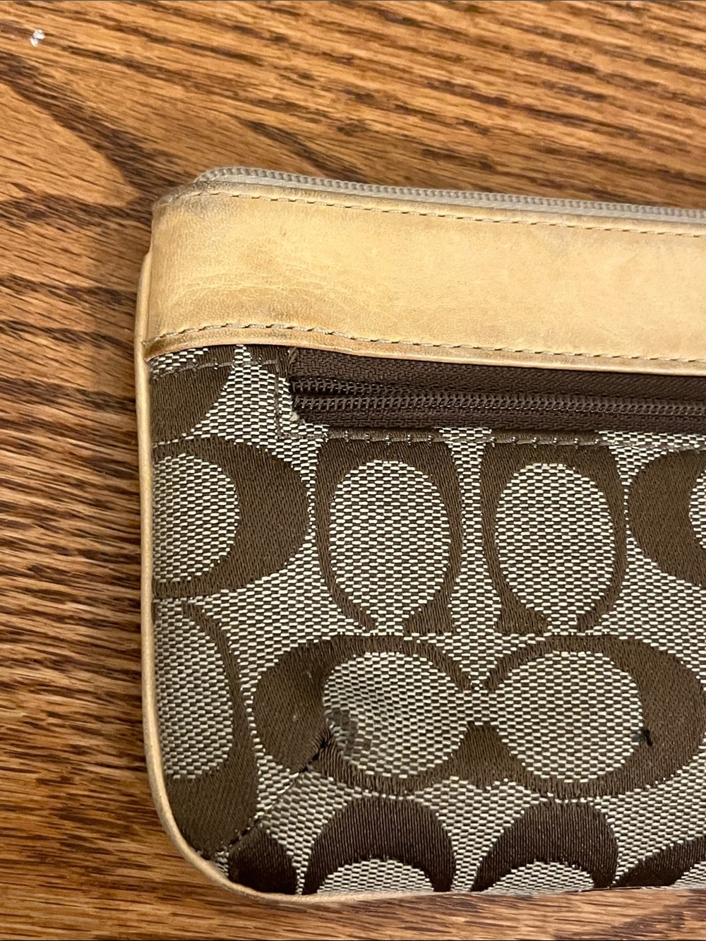 Vintage Y2K Coach signature fabric pleated wristlet with leather trim - Picture 3 of 9